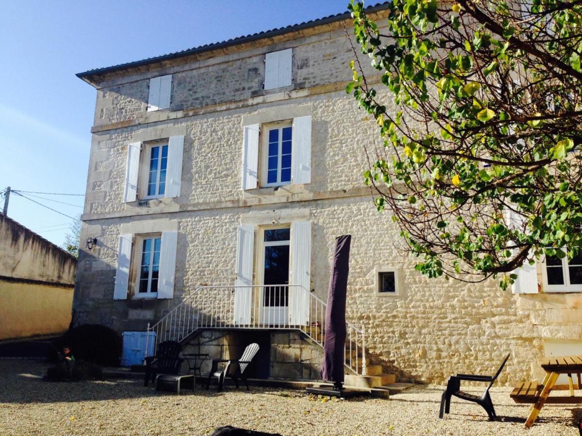 Gite Le Bonheur Hiersac Exterior foto