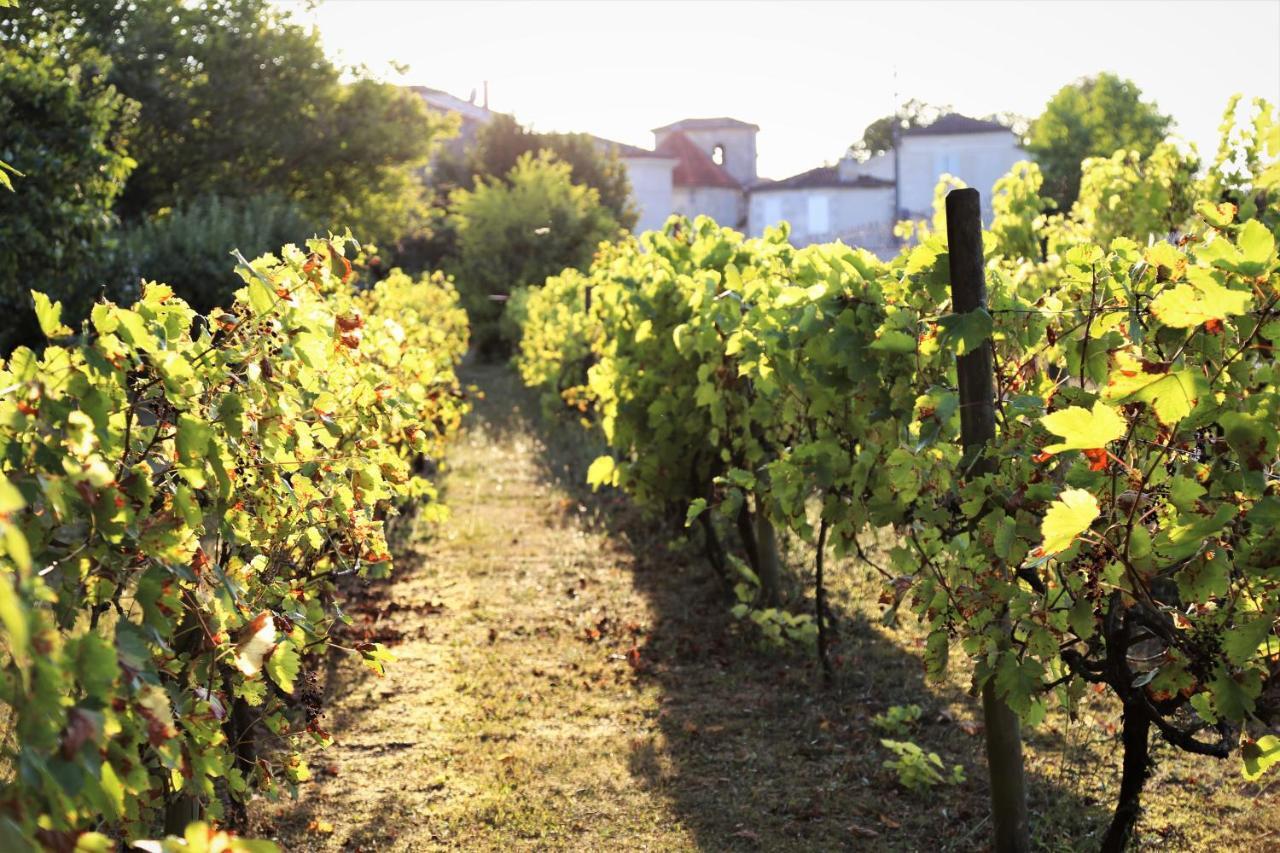 Gite Le Bonheur Hiersac Exterior foto