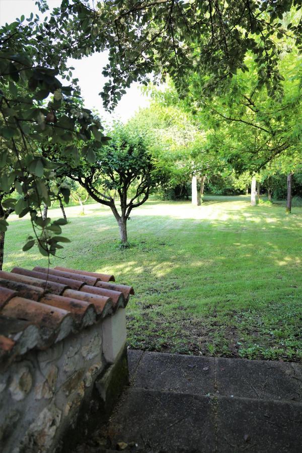 Gite Le Bonheur Hiersac Exterior foto
